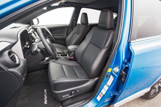 2016-Toyota-Rav4-SE-AWD-front-interior-seats
