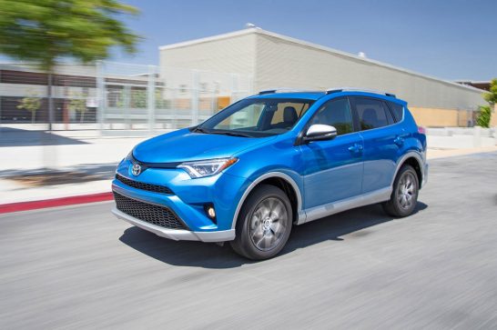 2016-Toyota-Rav4-SE-AWD-front-three-quarter-in-motion-02