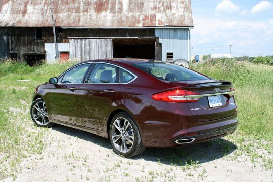 2017-ford-fusion-review-25