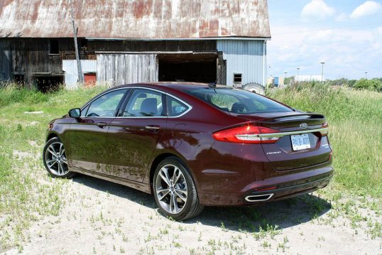 2017-ford-fusion-review-25