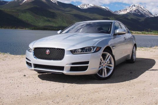 2017-jaguar-xe-35t-awd-front-01