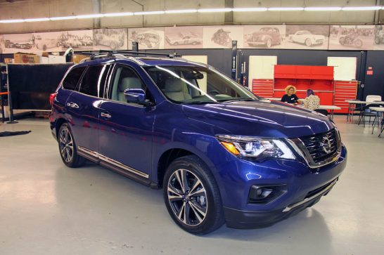 2017-Nissan-Pathfinder-front-three-quarter-1