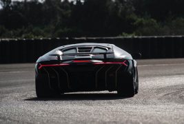 Lamborghini-Centenario-LP-770-4-rear-end-in-motion-02