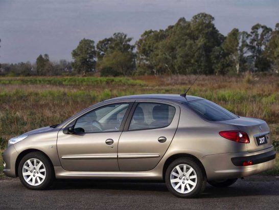 Peugeot-207-Sedan-4