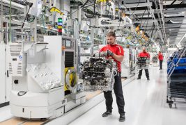 Porsche_V8Factory_07