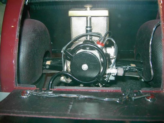 موتور رادیال 5 سیلندر نصب شده در عقب خودرو