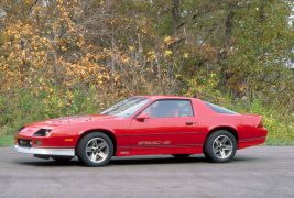 1986 Chevrolet IROC Camaro. (W86CH-HV11)