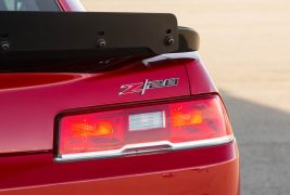2015-Chevrolet-Camaro-Z28-rear-taillight