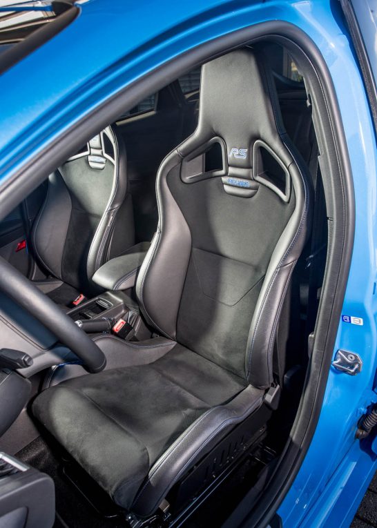 2016-Ford-Focus-RS-front-interior-seats