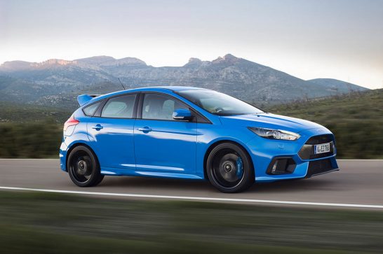 2016-Ford-Focus-RS-side-in-motion