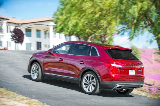 2016-Lincoln-MKX-AWD-27-EcoBoost-rear-three-quarter-in-motion