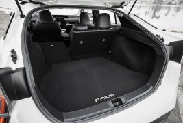 2016-Toyota-Prius-Four-Touring-cargo-02