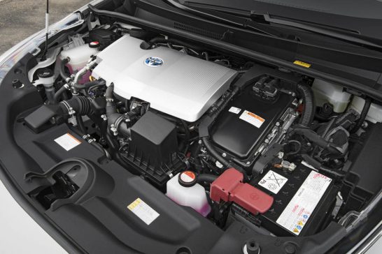 2016-Toyota-Prius-Four-Touring-engine