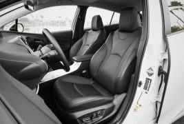 2016-Toyota-Prius-Four-Touring-front-interior-seats