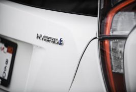 2016-Toyota-Prius-Four-Touring-rear-badge