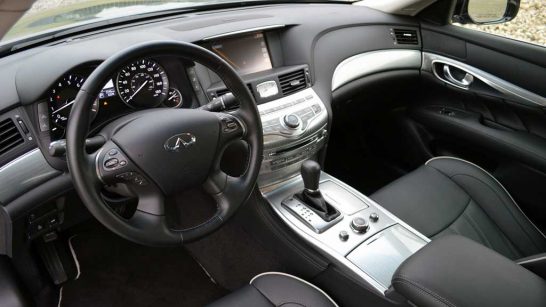 2016-infiniti-q70-review13