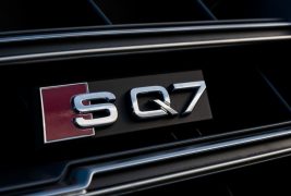 2017-Audi-SQ7-114-876x535