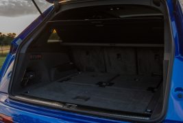 2017-Audi-SQ7-133-876x535
