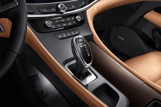 2017-Buick-LaCrosse-Chinese-Spec-center-console-gear-knob