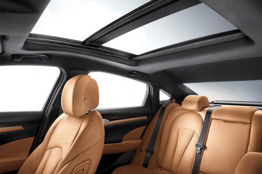 2017-Buick-LaCrosse-Chinese-Spec-sunroof-moonroof