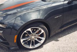 2017-Chevrolet-Camaro-50th-Anniversary-front-wheels