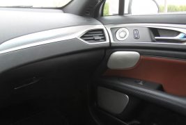 2017-Lincoln-MKZ-Review-Interior-11