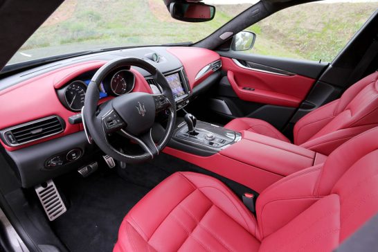 2017-Maserati-Levante-interior-view