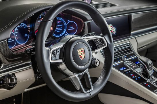 2017-Porsche-Panamera-steering-wheel