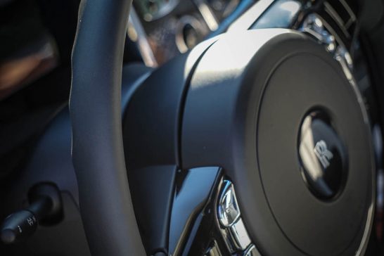 2017-Rolls-Royce-Wraith-Black-Badge-steering-wheel
