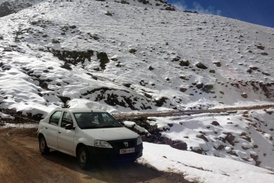 dacia_logan-snow-morocco-africa-street_scene-2015