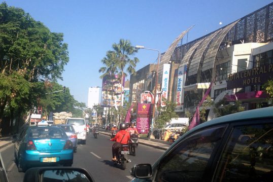 geely_king_kong_taxi-rear-bali-indonesia-street_scene-2015