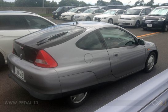 Honda_Insight-Japanese-street_scene-2015