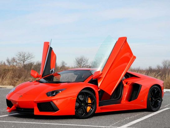 Lamborghini-Aventador-2012-