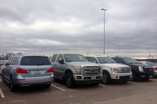 Mercedes_Benz_GL-Ford_F350-Ford_F150-Cadilac_Escalade-Texas-USA-street_scene-2015