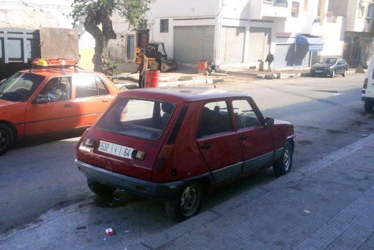 renault_5-morocco-africa-street_scene-2015