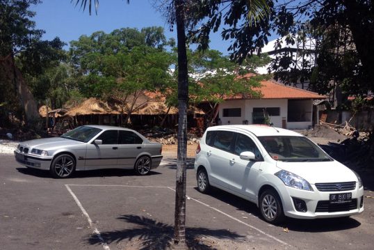 suzuki_ertiga-bmw_e36-bali-indonesia-street_scene-2015