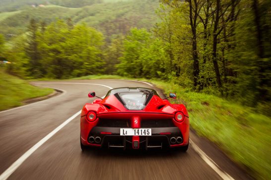 2014-ferrari-laferrari-rear-motion