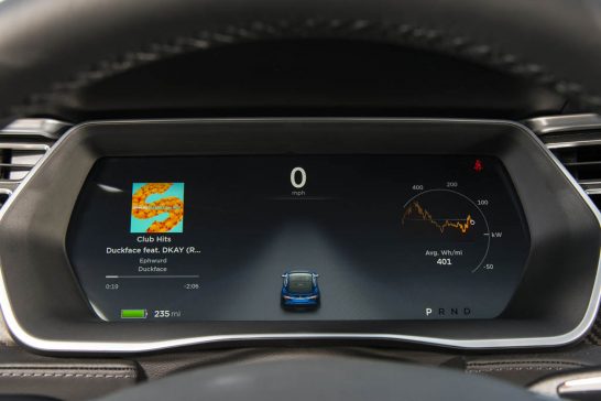 2015-Tesla-Model-S-P90D-instrument-cluster