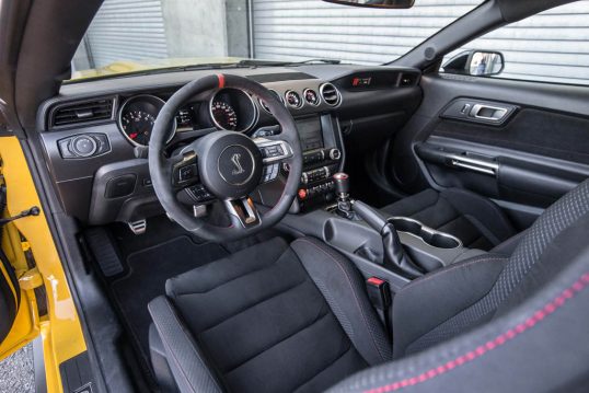 2016-Ford-Mustang-Shelby-GT350R-interior