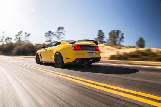 2016-Ford-Mustang-Shelby-GT350R-rear-three-quarter-in-motion