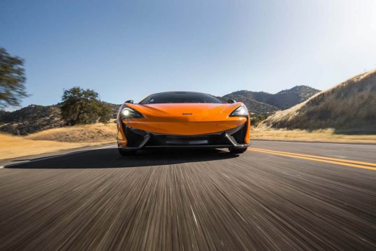 2016-McLaren-570S-front-end-in-motion-03