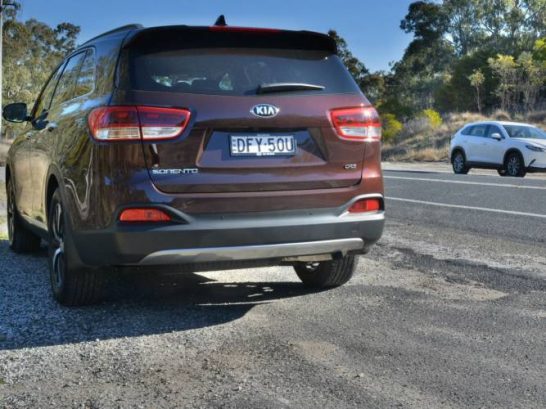 2016_kia_sorento_vs_mazda_cx_9_large_suv_comparison_review_10-0905-667x500