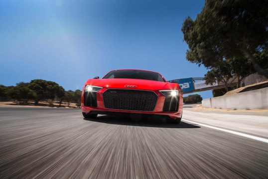 2017-audi-r8-v10-front-end-in-motion