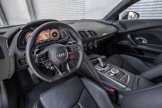 2017-audi-r8-v10-interior