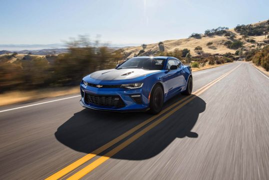 2017-chevrolet-camaro-ss-1le-front-three-quarters-in-motion-02