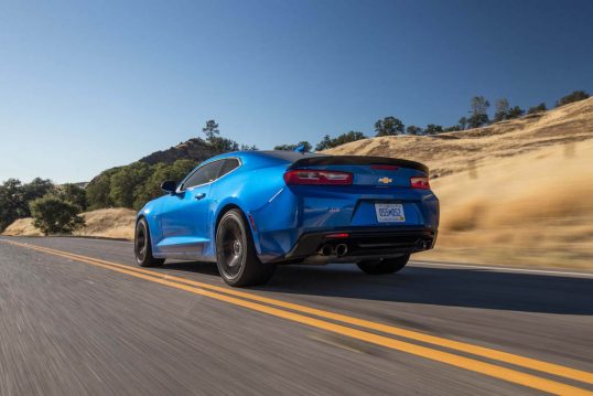 2017-chevrolet-camaro-ss-1le-rear-three-quarter-in-motion