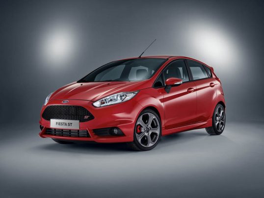 2017-FordFiestaST5D-01