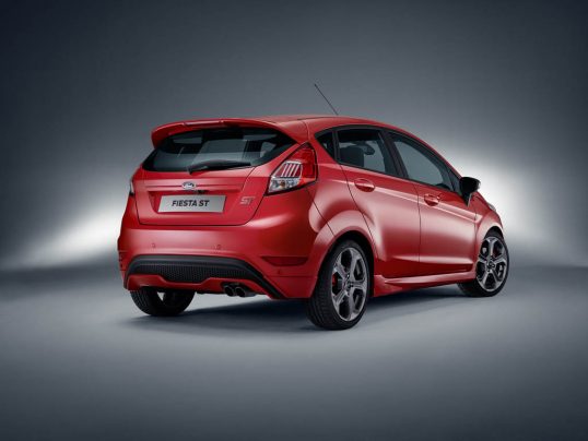 2017-FordFiestaST5D-02