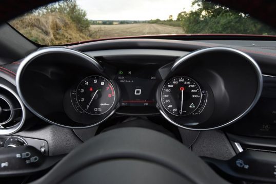 Alfa Romeo Giulia Quadrifoglio 2016