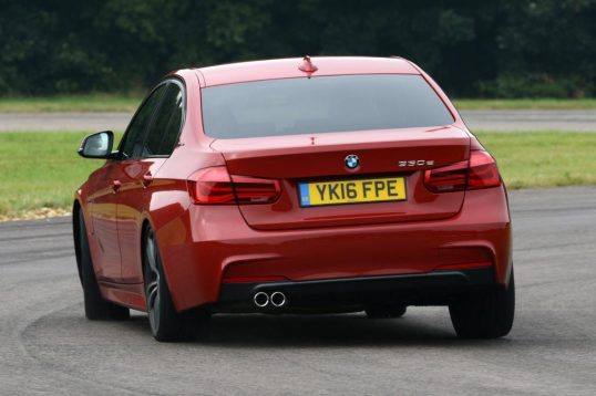 bmw-330e-plug-in-hybrid-2016-02